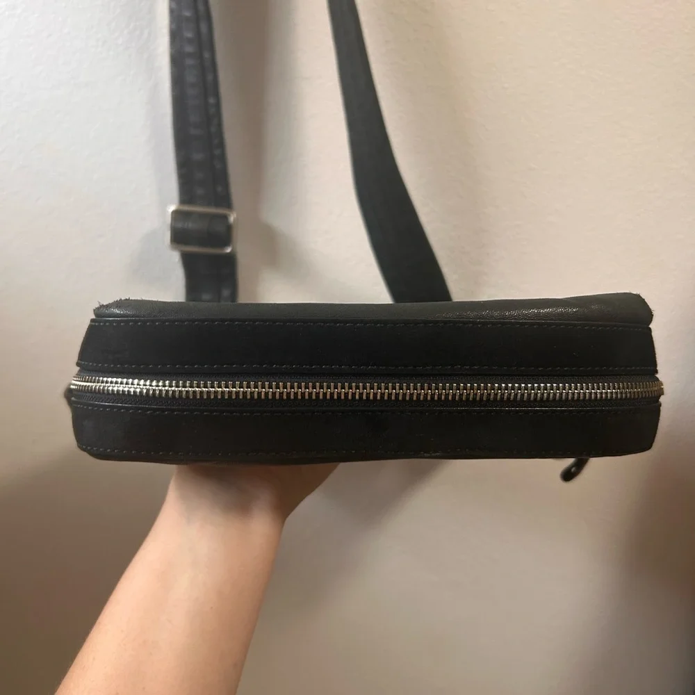 Tumi Black Leather and Suede Men's Messenger Shoulder Bag - Picture 3 of 12